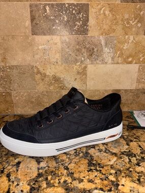 Sketchers slip  ins size 9 single left shoe